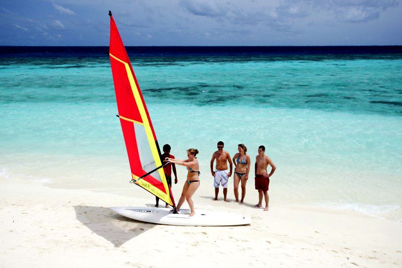 马杜加里 Madoogali Maldives ,马尔代夫风景图片集:沙滩beach与海水water太美，泳池pool与水上活动watersport好玩