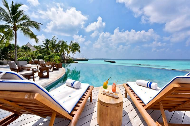 米莱度岛 Milaidhoo Island Maldives,dining时间( 不详 )美食攻略 Compass Pool Bar（指南针泳池酒吧） ，方便大家选岛（海岸线假期一级代理提供），海岛马尔代夫maldives