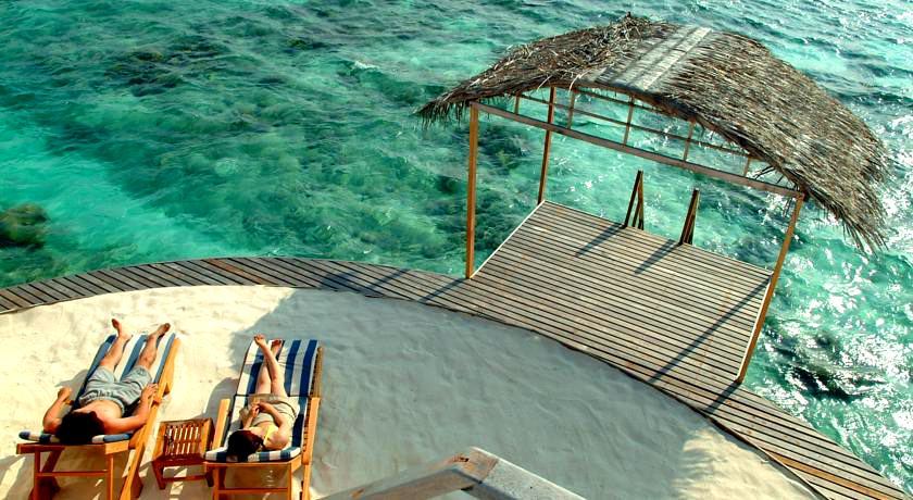 尼卡岛 Nika Island ,马尔代夫风景图片集:沙滩beach与海水water太美，泳池pool与水上活动watersport好玩