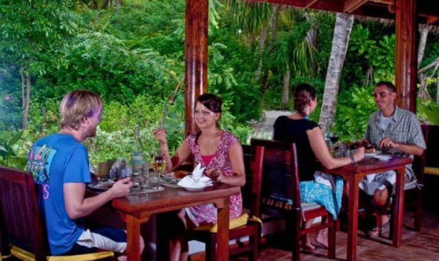 The Rehendhi dining美食的图片集（ 国际美食（自助餐） ），印度洋三大明珠马尔代夫,瑞提海滩 Reethi beach resort