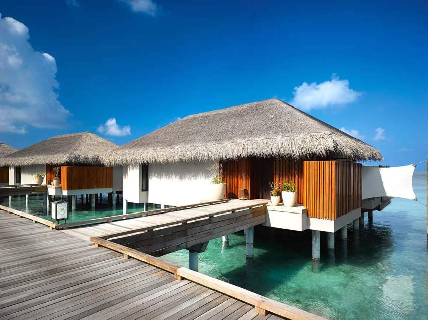 房型内部设施图片参考，如无边泳池与电视及音响， 日出水上泳池别墅-Sunrise Water Pool Villa maldievs(维拉私人岛 Velaa Private Island) 