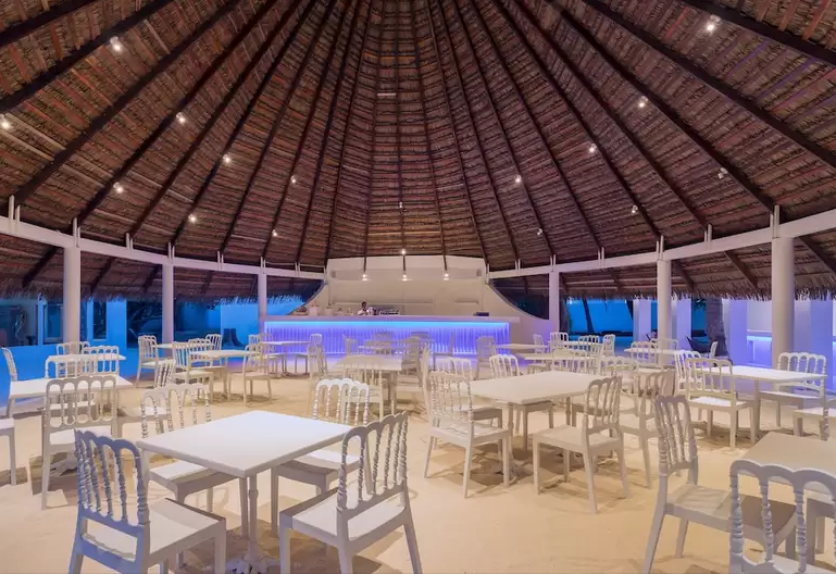 巴塔拉岛|桑迪斯 Sandies Bathala Maldives,dining时间( 全天-酒吧 )美食攻略 岛屿酒吧--Island Bar ,方便大家选岛(海岸线假期一级代理提供),海岛马尔代夫maldives