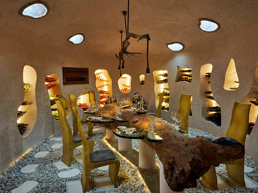 姬丽兰卡富士 Gili Lankanfushi Maldives,dining时间( 全天 )美食攻略 地下酒窖餐厅--Underground Wine Cellar ，方便大家选岛（海岸线假期一级代理提供），海岛马尔代夫maldives