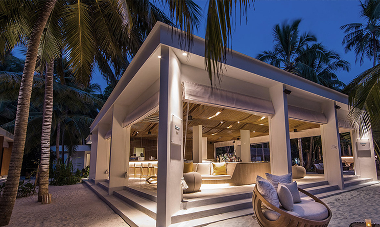 阿米拉 Amilla Fushi,dining时间( 早午餐、 午餐、 晚餐 )美食攻略 Baazaar酒吧 --Baazaar Bar ，方便大家选岛（海岸线假期一级代理提供），海岛马尔代夫maldives