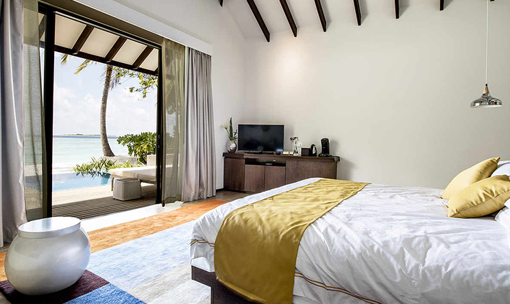 房型内部设施图片参考,如无边泳池与电视及音响, Beach Bungalow beach pool-泳池沙滩房 maldievs(新鲁滨逊诺鲁岛|努努岛 Robinson Club Noonu)