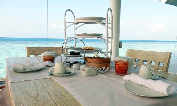 水屋酒吧--Over Water Bar dining美食的图片集（ 各式美酒 ），印度洋三大明珠马尔代夫,钻石阿莎格岛 Diamonds Athuruga