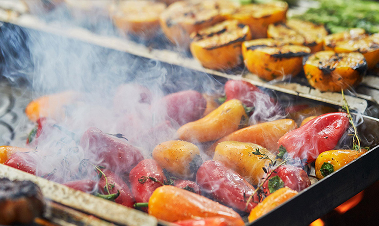 莱佛士梅拉德岛 Raffles Maldives Meradhoo,dining时间( 07:30 PM - 10:30 PM )美食攻略 The Firepit（烧烤餐厅） ，方便大家选岛（海岸线假期一级代理提供），海岛马尔代夫maldives