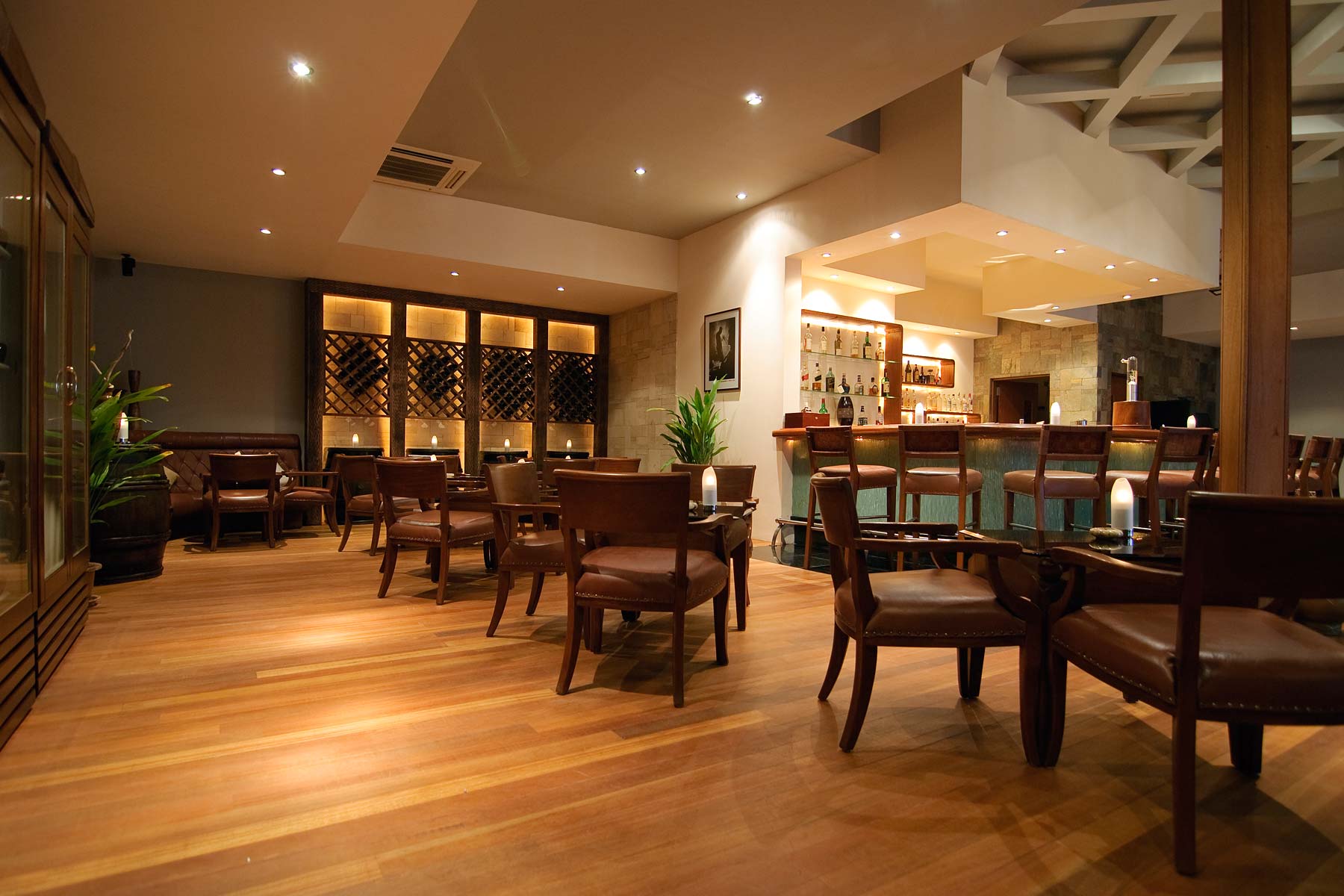 K岛|库拉玛提|库拉玛缇 Kuramathi Maldives,dining时间( 1800-凌晨 )美食攻略 Havana Club Wine & Cigar Bar（葡萄酒俱乐部） ，方便大家选岛（海岸线假期一级代理提供），海岛马尔代夫maldives