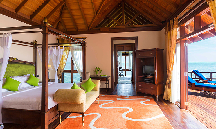 房型内部设施图片参考，如无边泳池与电视及音响， Presidential Water Suite-总统水上套房  maldievs(双鱼岛|欧芙菲莉岛 Olhuveli Beach & Spa Resort) 