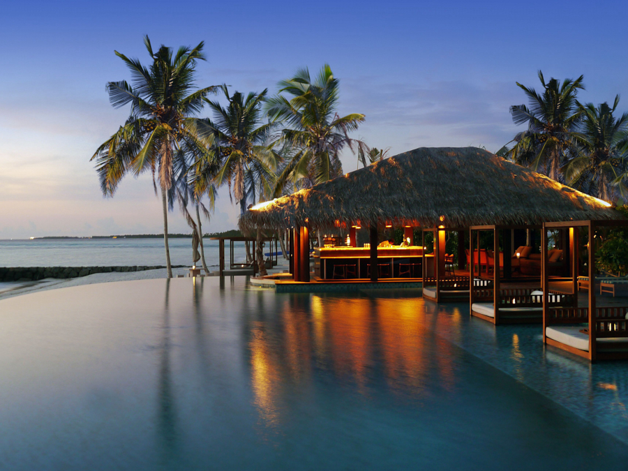 瑞喜敦法鲁马富士岛 The Residence Maldives Falhumaafushi,dining时间( 10:00–深夜 )美食攻略 沙滩酒吧 --The Beach Bar ,方便大家选岛(海岸线假期一级代理提供),海岛马尔代夫maldives