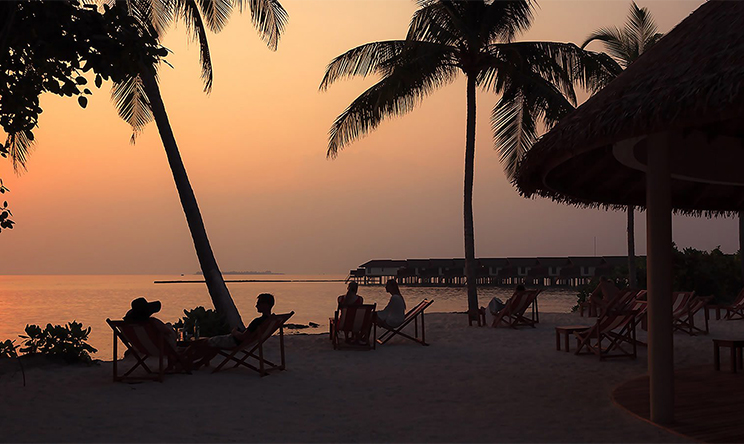 瑞提法鲁岛 Reethi Faru Resort,dining时间(  )美食攻略 Sunset Bar（酒吧） ，方便大家选岛（海岸线假期一级代理提供），海岛马尔代夫maldives