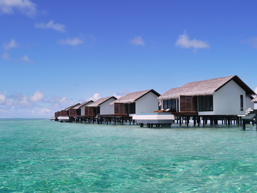 房型内部设施图片参考，如无边泳池与电视及音响， Water Villa-水上别墅  maldievs(瑞喜敦法鲁马富士岛 The Residence Maldives Falhumaafushi) 