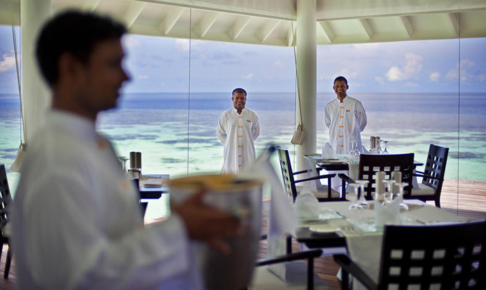 钻石阿莎格岛 Diamonds Athuruga,dining时间( 早餐，午餐，晚餐-点餐 )美食攻略 水屋餐厅--Water Villas Restaurant ，方便大家选岛（海岸线假期一级代理提供），海岛马尔代夫maldives