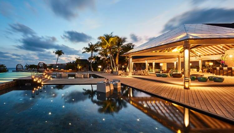 阿玛瑞|豪沃达 Amari Havodda Maldives,dining时间( 10:00 - 深夜 )美食攻略 Thari Bar(主酒吧) ,方便大家选岛(海岸线假期一级代理提供),海岛马尔代夫maldives