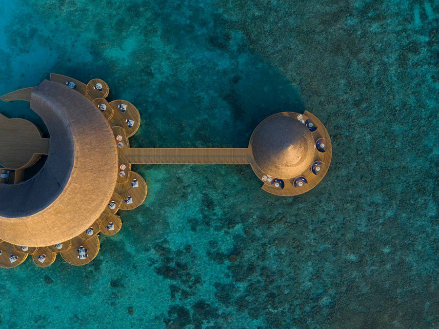 翡翠法鲁富士岛 Emerald Faarufushi Resort and Spa,dining时间( 晚餐18:30-22:30 )美食攻略 地中海水上餐厅--Mediterraneo Restaurant ,方便大家选岛(海岸线假期一级代理提供),海岛马尔代夫maldives