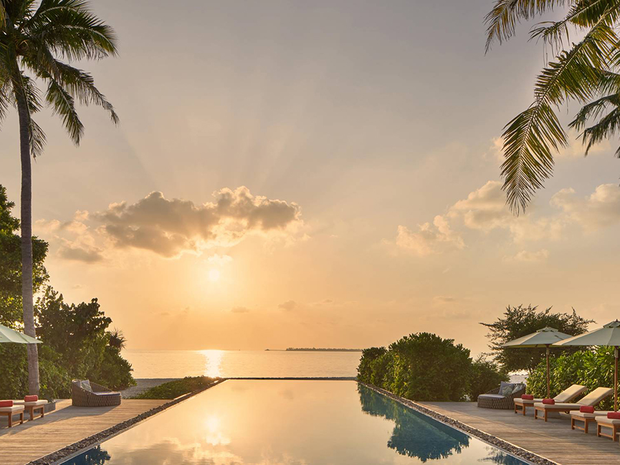 禧亚世嘉岛 Siyam World Maldives,dining时间( 08:00-22:30 )美食攻略 泳池酒吧--Mint ,方便大家选岛(海岸线假期一级代理提供),海岛马尔代夫maldives