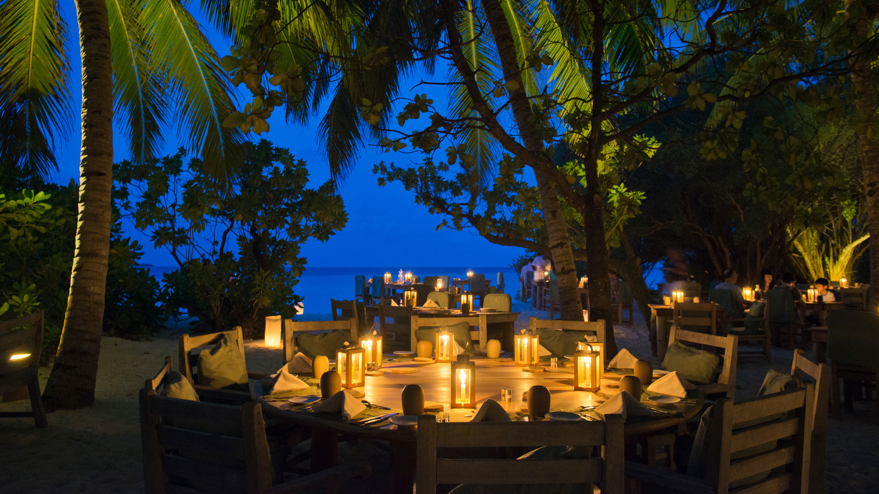 索尼娃芙西岛度假村 Soneva Fushi,dining时间( 早 晚餐 )美食攻略 Mihiree Mithaa 主餐厅--Mihiree Mithaa ,方便大家选岛(海岸线假期一级代理提供),海岛马尔代夫maldives