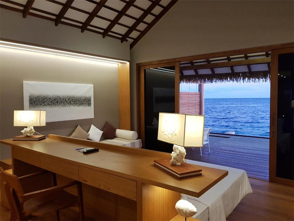 Sunset Water Bungalow-日落水上别墅（带按摩浴缸） 房型图片及房间装修风格(薇莉富士岛|希拉蒙 Cinnamon Velifushi Maldives)海岛马尔代夫 
