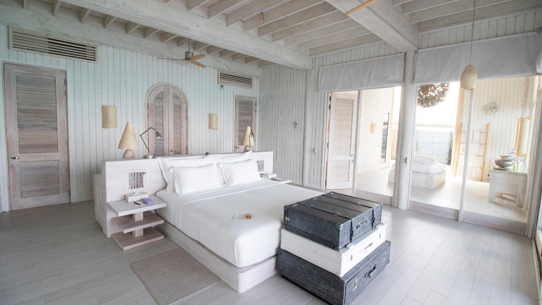 房型内部设施图片参考，如无边泳池与电视及音响， 4 Bedroom Water Retreat with Slide​-四卧室水上别墅带滑梯 maldievs(索尼娃贾尼岛 Soneva Jani) 