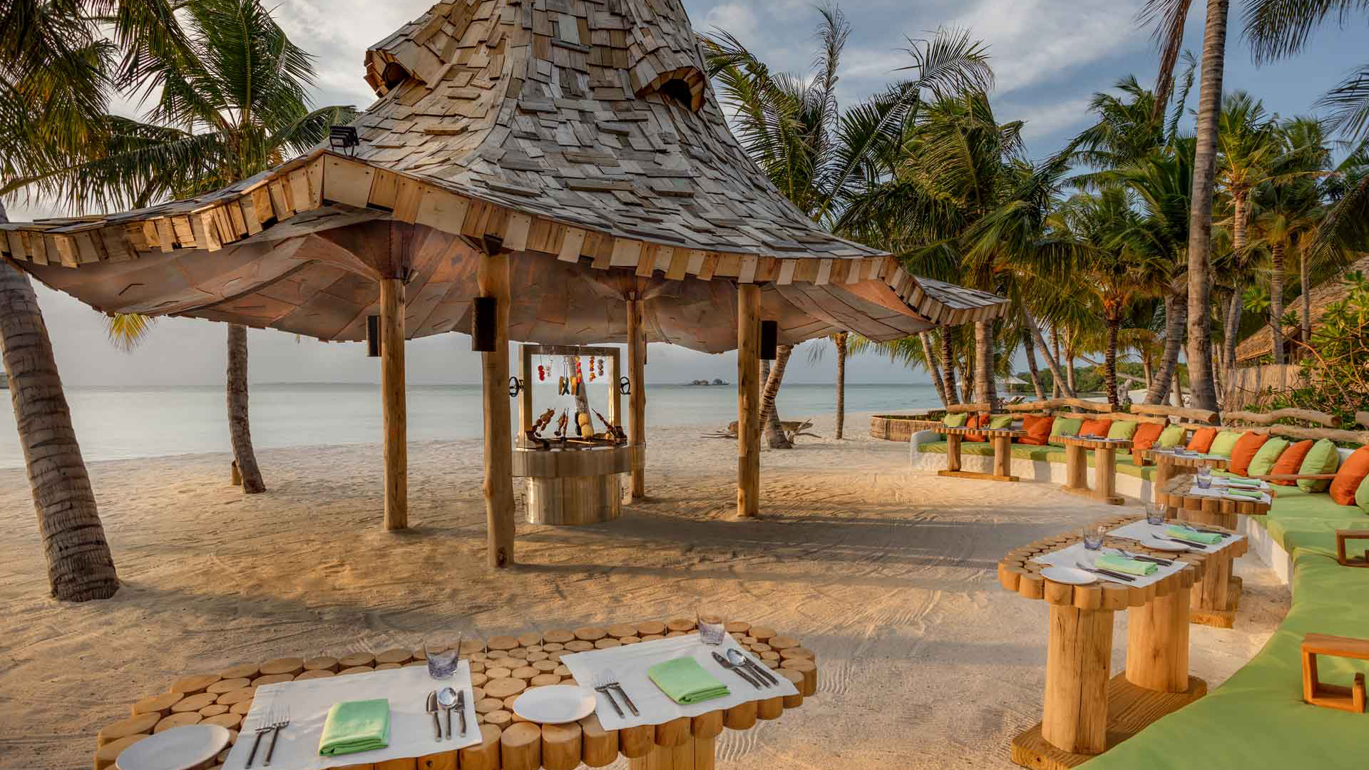 索尼娃贾尼岛 Soneva Jani,dining时间( 午 晚餐 )美食攻略 So Primitive餐厅--So Primitive ，方便大家选岛（海岸线假期一级代理提供），海岛马尔代夫maldives