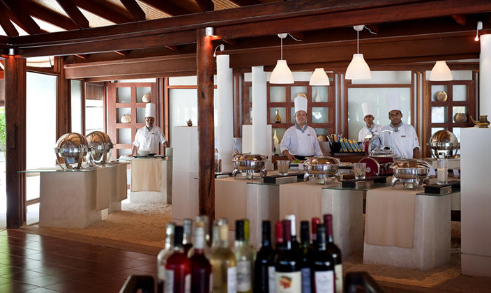 钻石阿莎格岛 Diamonds Athuruga,dining时间( 早餐，午餐，晚餐-自助餐 )美食攻略 主要餐厅--Main Restaurant ，方便大家选岛（海岸线假期一级代理提供），海岛马尔代夫maldives