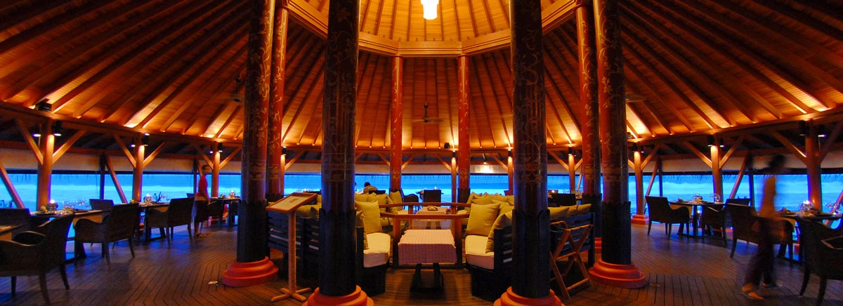 娜拉杜岛 Naladhu Private Island Maldives,dining时间( 13.00 - 15.00，18.00– 22.00 )美食攻略 Baan Huraa（泰国餐厅） ，方便大家选岛（海岸线假期一级代理提供），海岛马尔代夫maldives