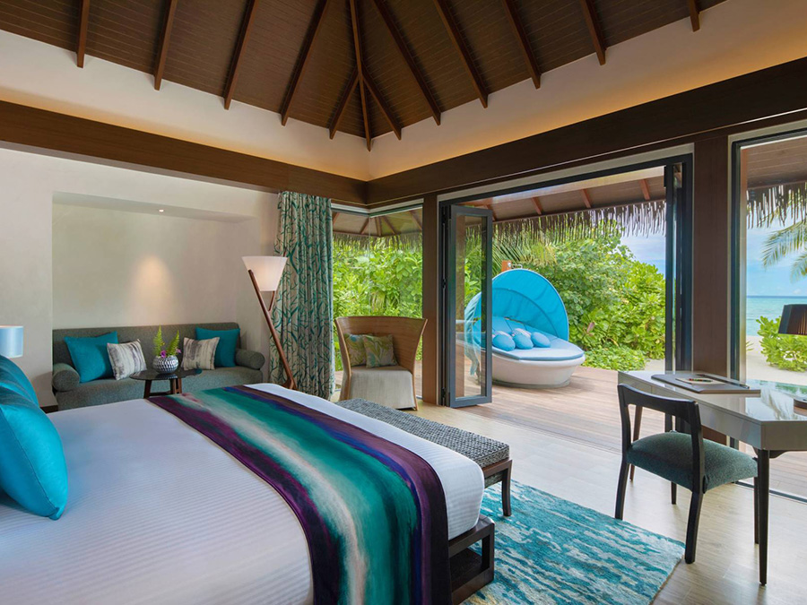 房型内部设施图片参考，如无边泳池与电视及音响， Family Pool Villa-家庭沙滩泳池别墅  maldievs(铂尔曼 Pullman Maldives Maamutaa Resort) 