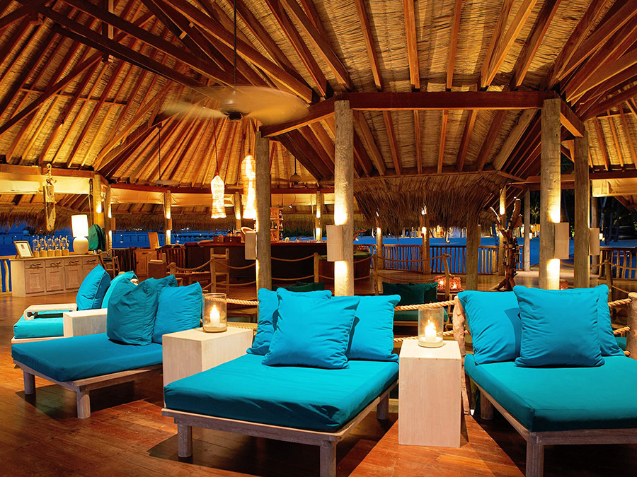 姬丽兰卡富士 Gili Lankanfushi Maldives,dining时间( 午餐12:30-15:00；晚餐19:30-22:30 )美食攻略 水上餐吧--Overwater Bar ，方便大家选岛（海岸线假期一级代理提供），海岛马尔代夫maldives