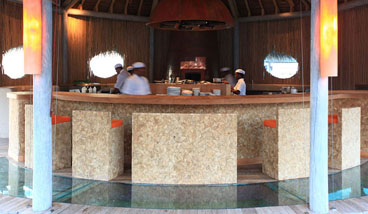 六善拉姆 Six Senses Laamu Maldives,dining时间( 7:30-22:00 )美食攻略 Longitude ，方便大家选岛（海岸线假期一级代理提供），海岛马尔代夫maldives