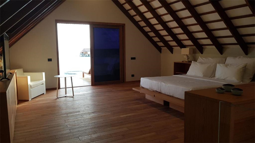 房型内部设施图片参考，如无边泳池与电视及音响， Superior Beach Lofts-高级海滩阁楼 maldievs(薇莉富士岛|希拉蒙 Cinnamon Velifushi Maldives) 