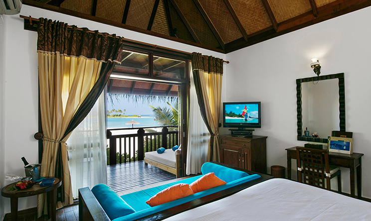 房型内部设施图片参考，如无边泳池与电视及音响， Deluxe Rooms-豪华客房  maldievs(双鱼岛|欧芙菲莉岛 Olhuveli Beach & Spa Resort) 