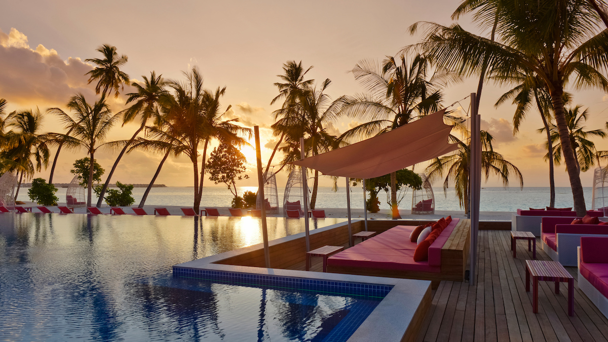 康迪玛|坎迪玛 Kandima Maldives,dining时间( 全天 )美食攻略 Breeze 泳池酒吧--Breeze Pool Bar ，方便大家选岛（海岸线假期一级代理提供），海岛马尔代夫maldives