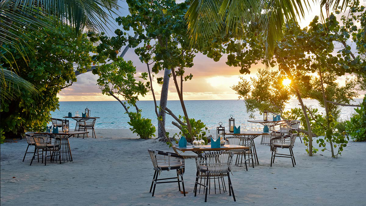 康迪玛|坎迪玛 Kandima Maldives,dining时间( 全天 )美食攻略 Azure 餐厅--Azure ，方便大家选岛（海岸线假期一级代理提供），海岛马尔代夫maldives