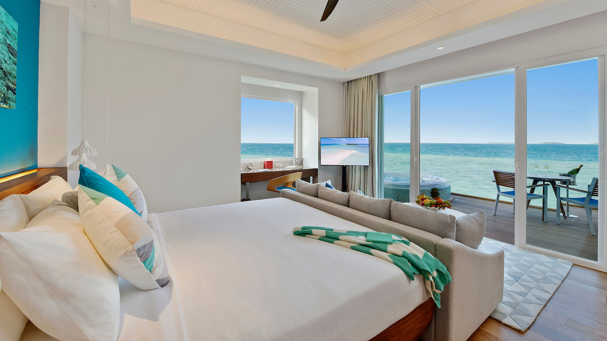 房型内部设施图片参考，如无边泳池与电视及音响， Aqua Villa With Swirl Pool-带按摩池水上别墅 maldievs(康迪玛|坎迪玛 Kandima Maldives) 