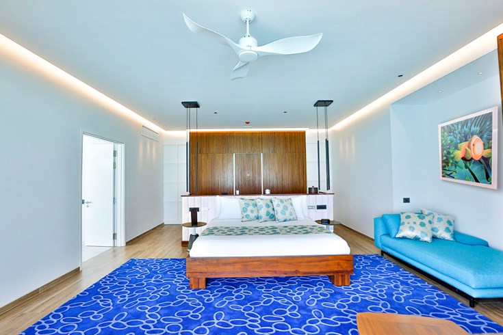 房型内部设施图片参考，如无边泳池与电视及音响， Water Villa-水上别墅  maldievs(翡翠岛 Emerald Maldives Resort and Spa) 