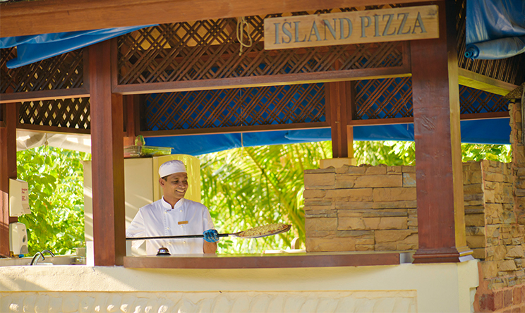 双鱼岛|欧芙菲莉岛 Olhuveli Beach & Spa Resort,dining时间( 11:30-18:00 )美食攻略 Island Pizza（意大利餐厅） ，方便大家选岛（海岸线假期一级代理提供），海岛马尔代夫maldives