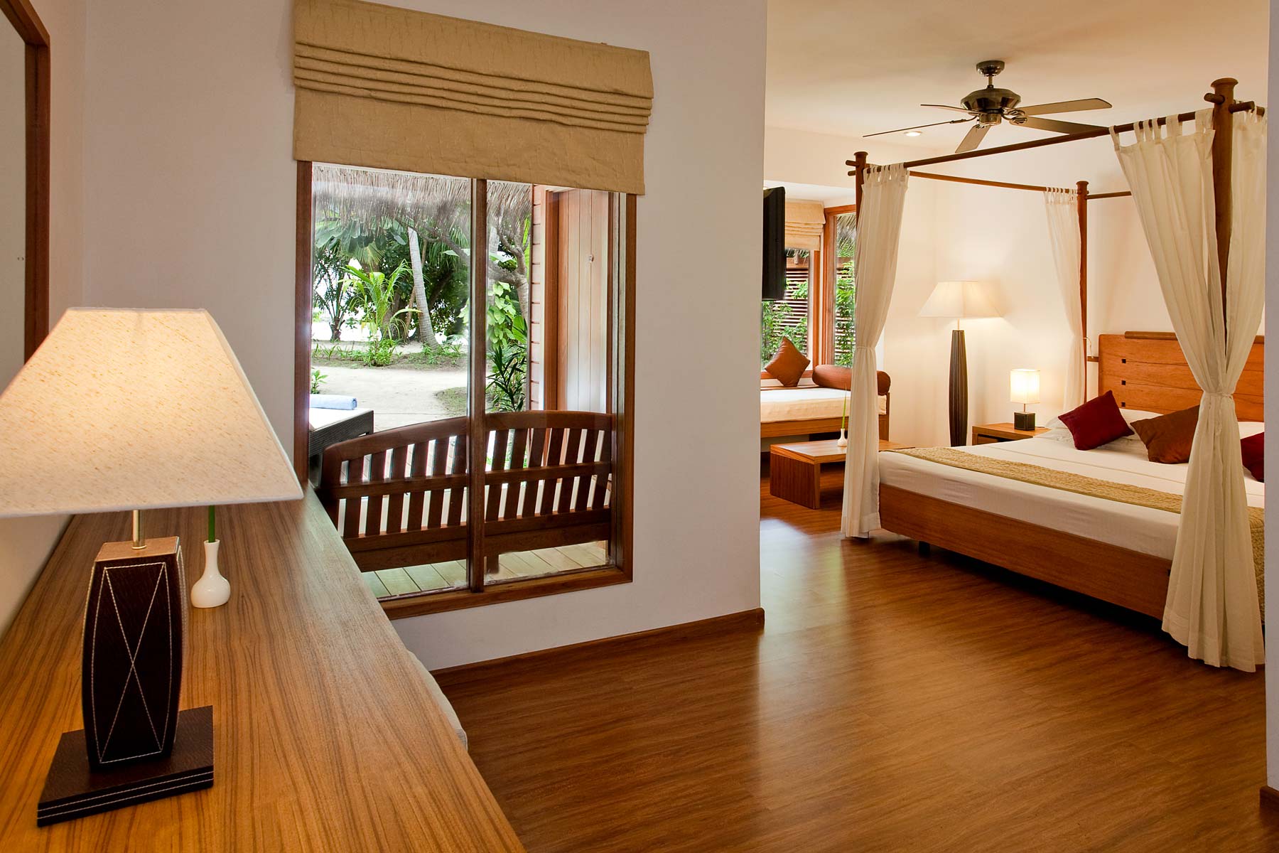 房型内部设施图片参考，如无边泳池与电视及音响， 沙滩小屋-Beach bungalows maldievs(K岛|库拉玛提|库拉玛缇 Kuramathi Maldives) 