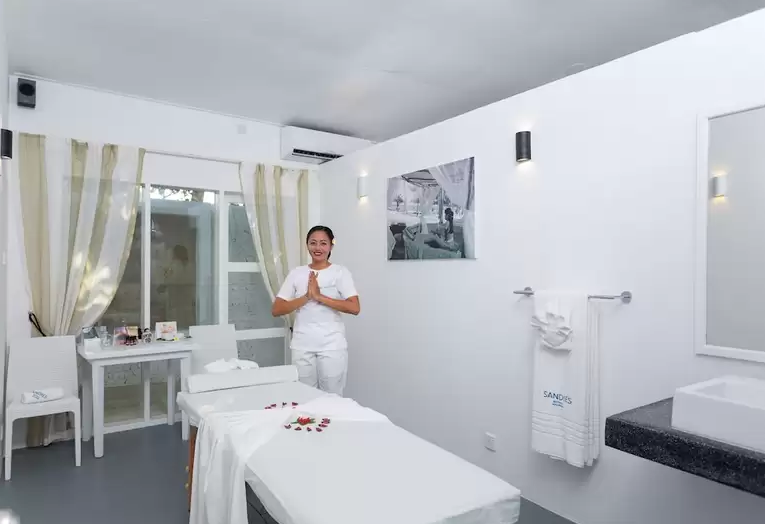 娱乐活动(马尔代夫)介绍,巴塔拉岛|桑迪斯 Sandies Bathala Maldives,儿童乐园&结婚照&浮潜&健身房