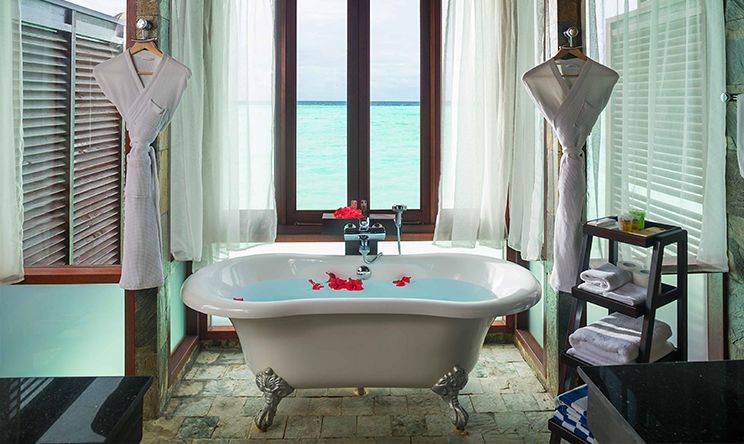 房型内部设施图片参考，如无边泳池与电视及音响， Jacuzzi Water Villas-按摩水上别墅（按摩浴缸）  maldievs(双鱼岛|欧芙菲莉岛 Olhuveli Beach & Spa Resort) 