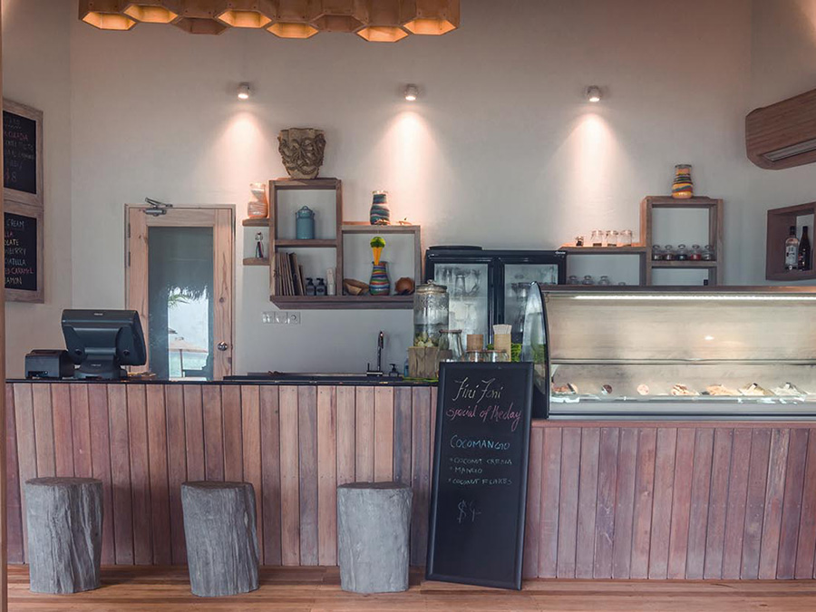 姬丽兰卡富士 Gili Lankanfushi Maldives,dining时间( 10:00-19:00 )美食攻略 冷甜酒吧--Fini Foni ，方便大家选岛（海岸线假期一级代理提供），海岛马尔代夫maldives