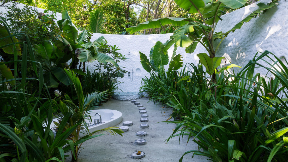 房型内部设施图片参考，如无边泳池与电视及音响， Crusoe Suite With Pool-克鲁索泳池套房 maldievs(索尼娃芙西岛度假村 Soneva Fushi) 