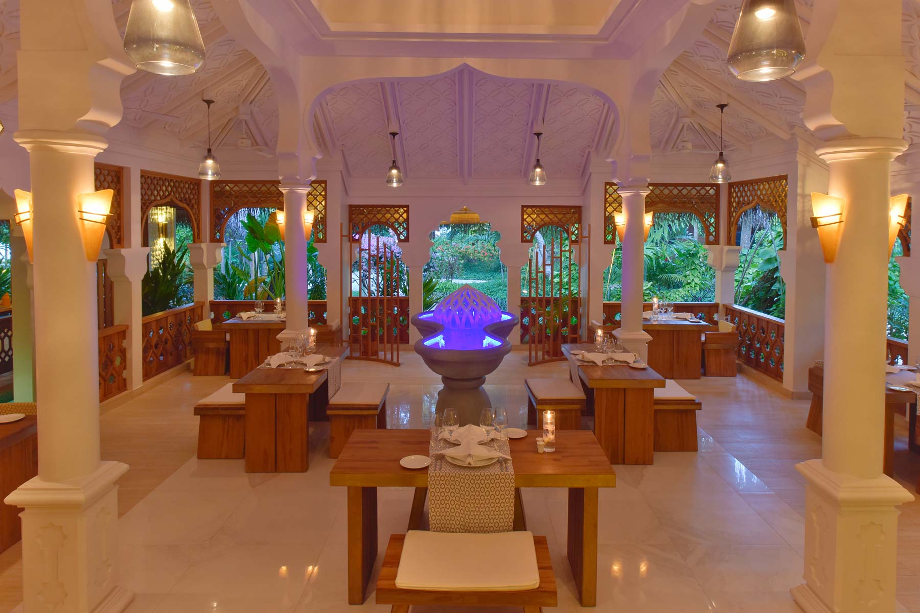 K岛|库拉玛提|库拉玛缇 Kuramathi Maldives,dining时间( 19:30-22:30 )美食攻略 Tandoor Mahal（印度餐厅） ，方便大家选岛（海岸线假期一级代理提供），海岛马尔代夫maldives