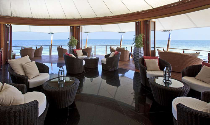 巴洛斯岛 Baros Maldives,dining时间( 17:00-客人离开 )美食攻略 Lighthouse Lounge(灯塔休息室) ,方便大家选岛(海岸线假期一级代理提供),海岛马尔代夫maldives