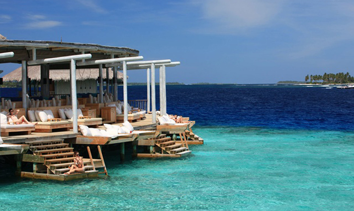 六善拉姆 Six Senses Laamu Maldives,dining时间( 08:00-20:00 )美食攻略 Chill Bar ，方便大家选岛（海岸线假期一级代理提供），海岛马尔代夫maldives