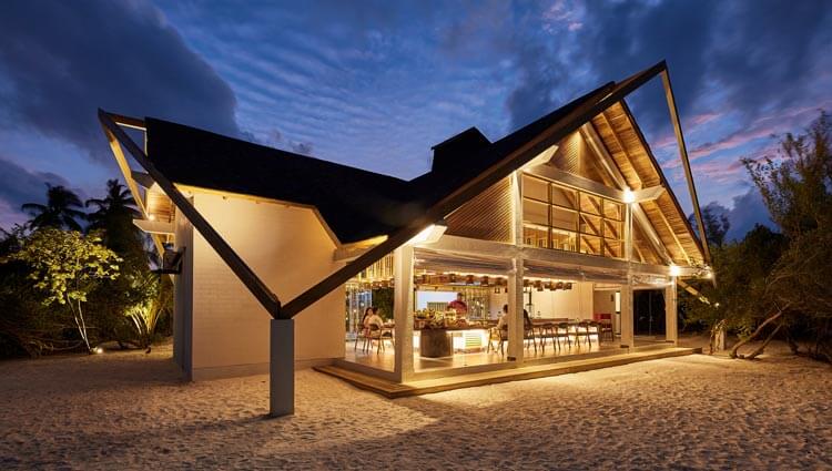 阿玛瑞|豪沃达 Amari Havodda Maldives,dining时间( 19:00-22:00,烹饪课程: 12:00-15:00 (需申请) )美食攻略 Ember Robatayaki(烧烤餐厅) ,方便大家选岛(海岸线假期一级代理提供),海岛马尔代夫maldives