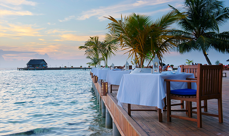 双鱼岛|欧芙菲莉岛 Olhuveli Beach & Spa Resort,dining时间( 12:00 - 22:30 )美食攻略 Lagoon Restaurant(地中海餐厅) ,方便大家选岛(海岸线假期一级代理提供),海岛马尔代夫maldives