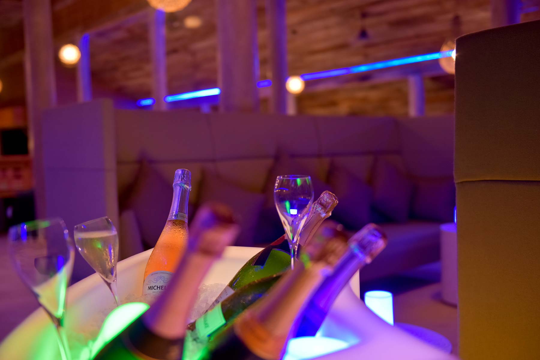 K岛|库拉玛提|库拉玛缇 Kuramathi Maldives,dining时间( 全天 )美食攻略 Champagne Loft（香槟阁） ，方便大家选岛（海岸线假期一级代理提供），海岛马尔代夫maldives