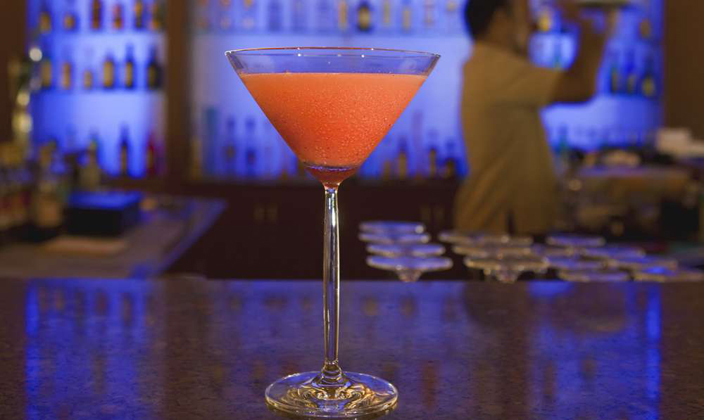 巴洛斯岛 Baros Maldives,dining时间( 晚餐前 )美食攻略 Sails Bar(酒吧) ,方便大家选岛(海岸线假期一级代理提供),海岛马尔代夫maldives