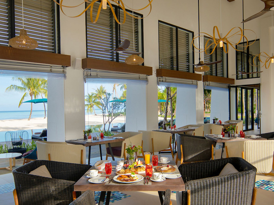 铂尔曼 Pullman Maldives Maamutaa Resort,dining时间( 早餐07:00-10:30;午餐12:30-15:00;晚餐18:30-22:00 )美食攻略 主餐厅--Melange ,方便大家选岛(海岸线假期一级代理提供),海岛马尔代夫maldives