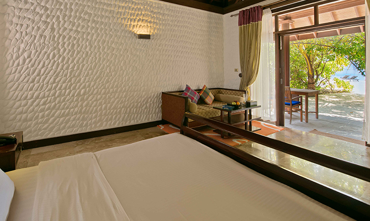 房型内部设施图片参考，如无边泳池与电视及音响， Beach Villas-沙滩别墅  maldievs(双鱼岛|欧芙菲莉岛 Olhuveli Beach & Spa Resort) 